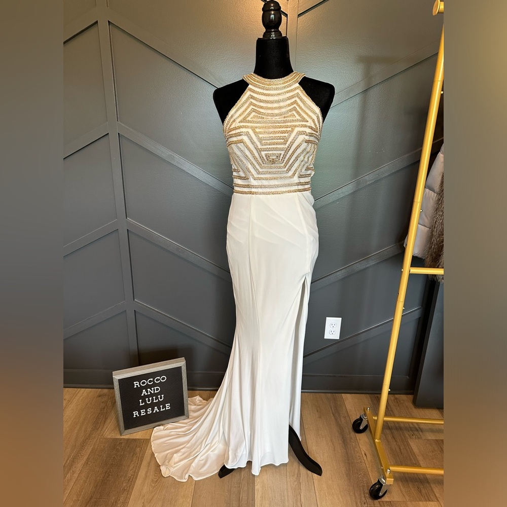 ♥️ White Faviana beaded formal gown